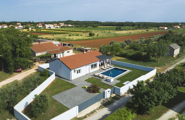House in Valbandon Near Brijuni National Park - Photo 17