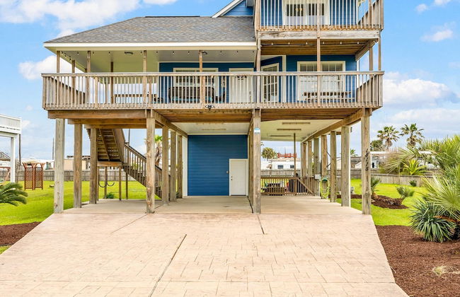 Backyard Oasis Hot Tub and 2 Shaded Decks - Foto 1