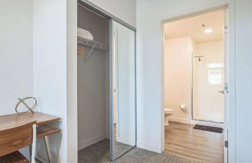 Chic and Modern Getaway with Gym 5 Min to Downtown - Foto 19