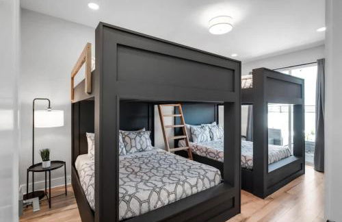 Rooftop Views - Hot Tub - Near Honky Tonks & Bars - Photo 14