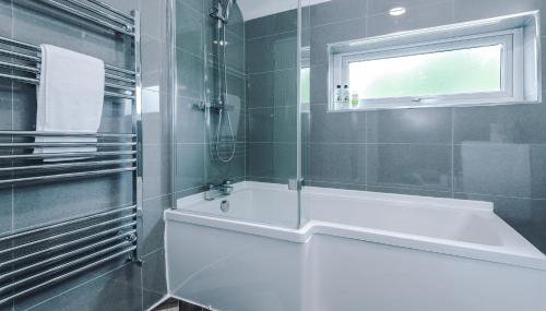 Comfortable & Spacious 3BR House near Coop Live Arena & Etihad Stadium with free Parking - New Management Since Jan '26 - Foto 3