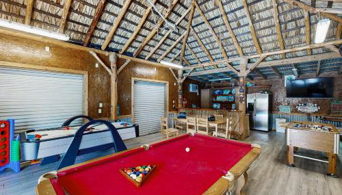 Bacliff Family Getaway with Game Room and Private Pool - Foto 3