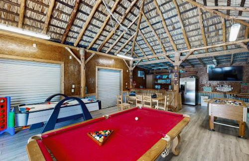 Bacliff Family Getaway with Game Room and Private Pool - Foto 3
