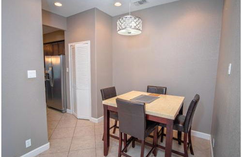 Large 3br/2ba Family Home W/patio Near Downtown! - Foto 20