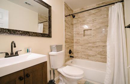 5BR & 4BA Lovely House with Beautiful Backyard in VA - Foto 9