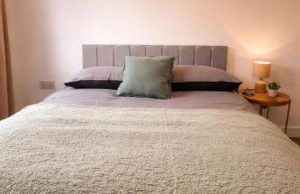 New Build 3-Bed in Rotherham Fast WiFi, Garden & Driveway - Foto 1