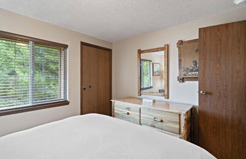 Trapper 8: Cozy 4-Bedroom Condo, 1 Minute to Yellowstone, perfect for 8 guests. - Foto 13