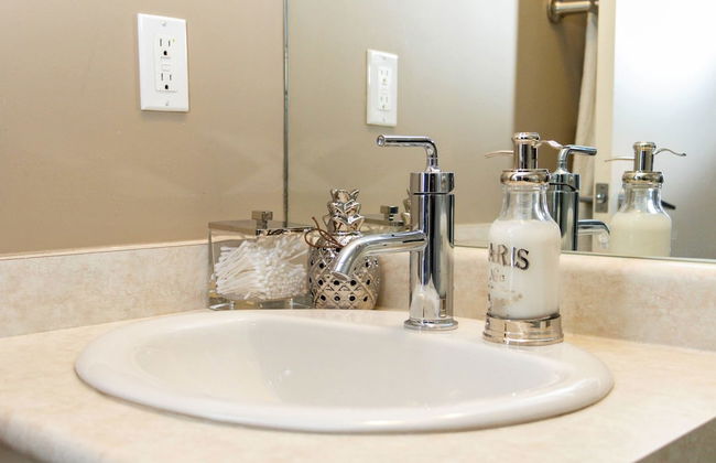 QuickStay Two-Bedroom Condo - Photo 56