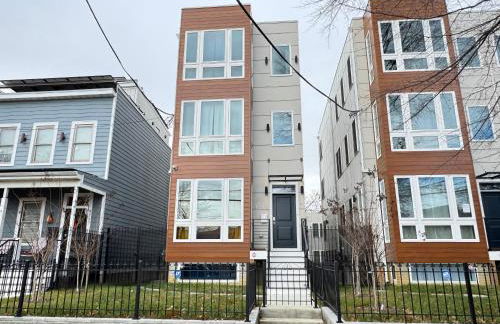 LUX Spacious Townhouse 4BR in DC - Photo 42