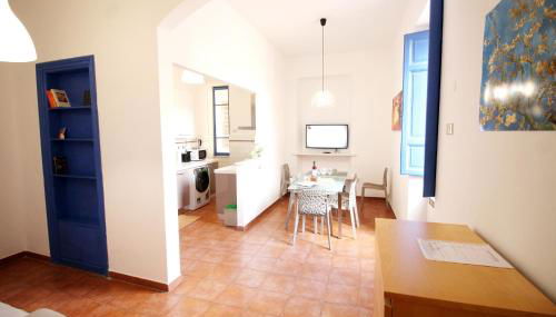 Walk to the Colosseum from your Family Apt - Foto 1