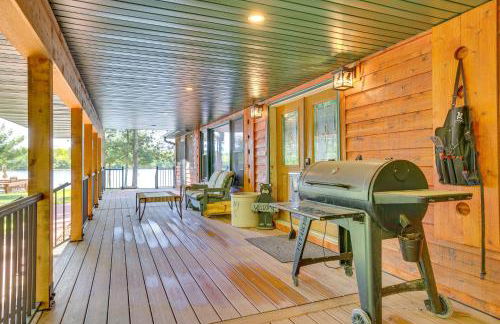 Gorgeous Lake Arbutus Getaway with Dock and Boat House - Foto 36