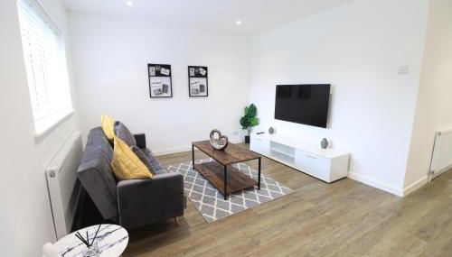 Detached Bungalow - Sleeps 8 - Free Parking, Fast Wifi, Smart TV and Garden by Yoko Property - Foto 1