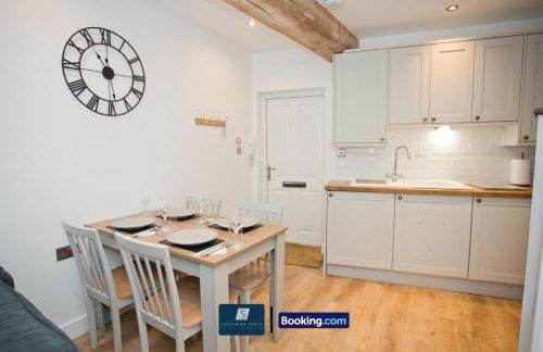 2 Bed House By Southern Stays Short Lets & Serviced Accommodation Bournemouth With Parking - Relocation & Family, 1km From The Beach - Photo 10