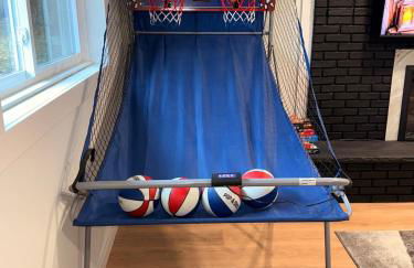 Huge Private Suite with Pool Table, Sauna & Fire Pit - Foto 11