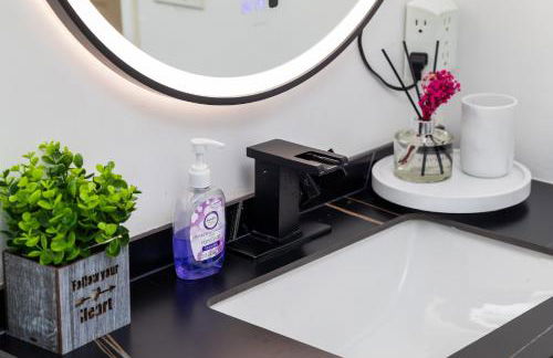 Pasadena Charming Vacation Home with Hot Jacuzzi - Photo 32