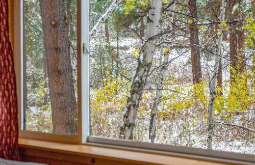 Romantic Riverfront Cottage - 1 Mile to Winthrop! - Foto 17