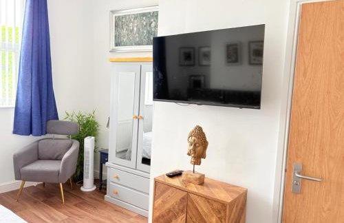 Stylish Studio 4,Weekly,Monthly stay deals,Parking,Contractors,NHS staff,Families,Relocators, nr Sandwell hosp - Foto 3
