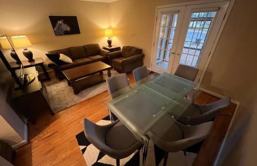 The Red Door 2-bedroom townhouse near VT & RU - Foto 14