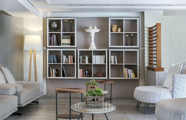 Blazer Suites Hotel - Photo 35