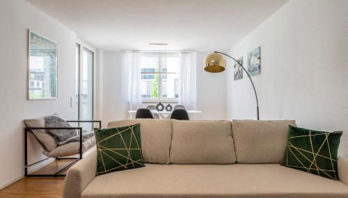 EXQUIS 2BR Design Apartment LOUIS I Parking I Balcony I Mercedes-Benz I Family-friendly - Foto 4