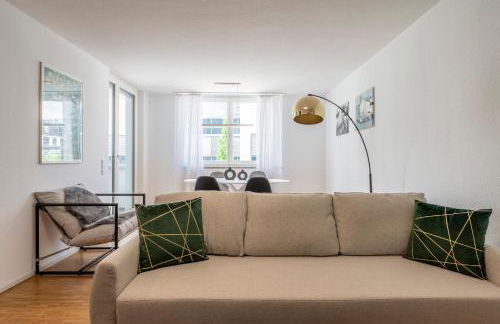 EXQUIS 2BR Design Apartment LOUIS I Parking I Balcony I Mercedes-Benz I Family-friendly - Foto 4