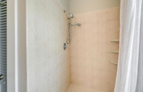 Coastal North Carolina Abode - Rooftop Water Views - Foto 16