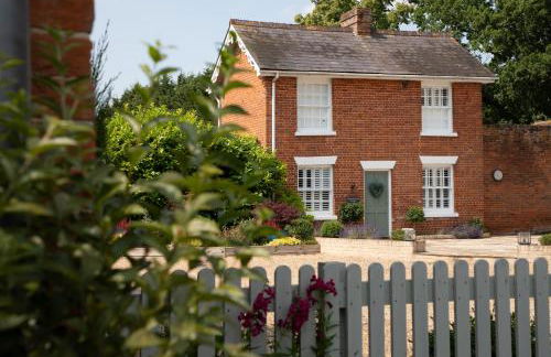 City to Country Retreat Luxury Cottage with Hot Tub - Foto 65