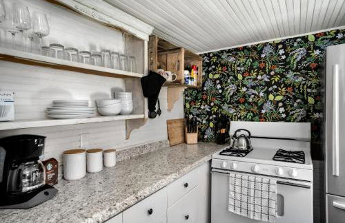 Woodland cabin w hot tub & fire pit - Foto 13