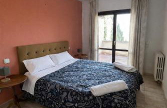 Amplio y Cómodo chalet a 15 minutos del centro con piscina y pistas de tenis - Foto 16