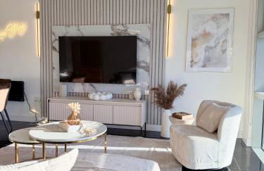 Lux 2-Bed City Centre Apartment Sleeps 6 Free Parking Balcony Near Leeds Station & Millennium Square view - Foto 2