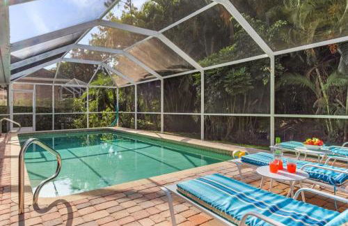 Spacious 3 Bed 3 Bath Pool Home in Naples - Photo 27