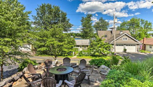 Walk to Lake Middlefield Home with Fire Pit - Foto 2