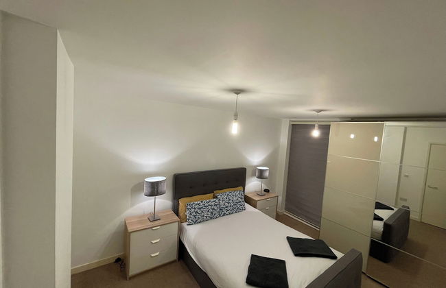 2 Bed-sleeps4-parking-balcony-nearcitycentre - Photo 2