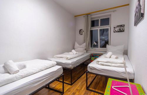 Balkon, Waschmaschine, TV, Einzelbetten, nahe Völkerschlachtsdenkmal - Foto 4