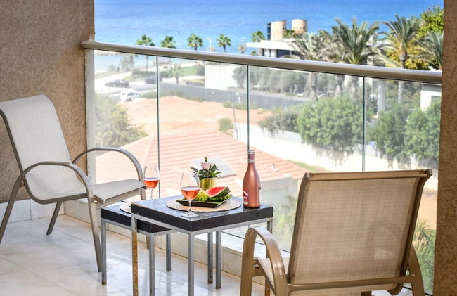 Modern Gem with Stunning Balcony by Sea N Rent - Foto 9