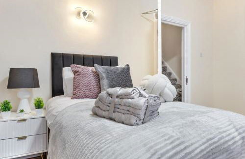 Lovely 4-BR Home In Leyton - Sleeps 14, Near Tube, Arcade, 100inchTV - Foto 71