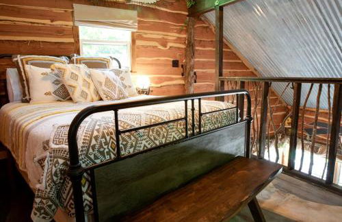 Hobbit Treehouse with Waterfall on the Brazos River for Glamping in Texas - Foto 4