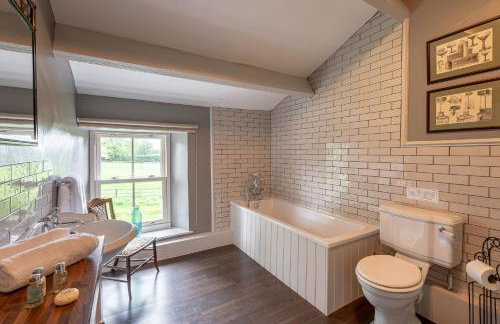 Sun Hill Farmhouse - Photo 32