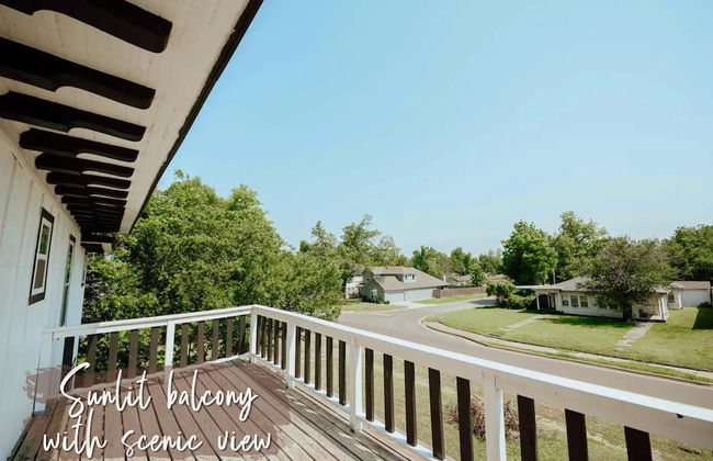 Cozy 6BR Home Near Plaza Dist -sleeps 15 - Photo 6