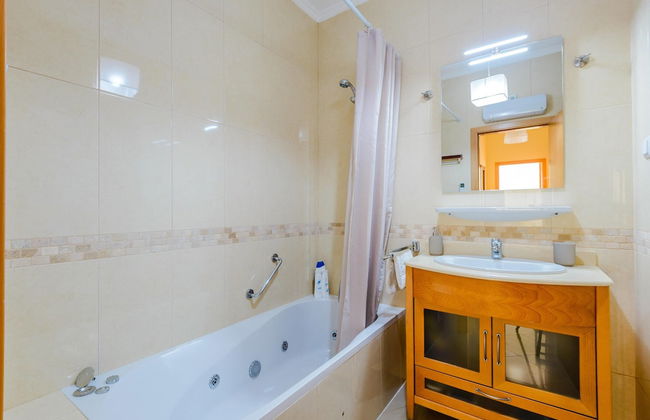 Sea view Apartment with sunbathing Terrace & 2 Swimming pools - Foto 24