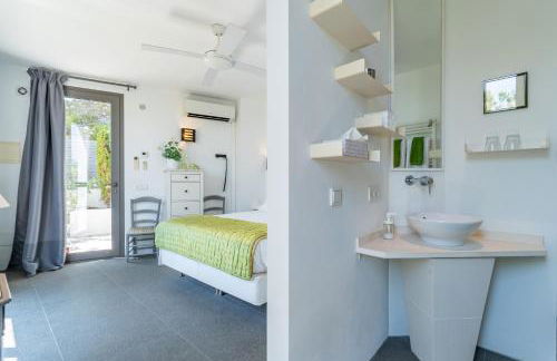 Can Ema, villa moderna con piscina frente al mar - Photo 20