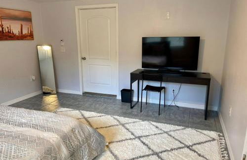 Room 2 - Cozy Queen, Backyard View (Private Bath) - Foto 7