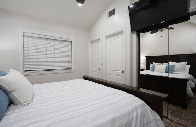 Sweet 4 bedroom, 3 bath plus Loft Bedroom, Pool Home - Foto 6