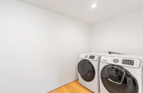 Modern Living w hot tub in Alberta Arts District - Foto 14