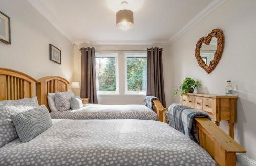 Scenic Oaklodge with wood burner - Photo 25