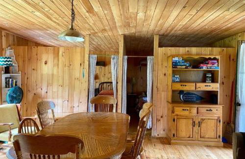 Family-Friendly Cabin Rental with Fire Pit on Shores of Sysladobsis Lake in Maine - Foto 9