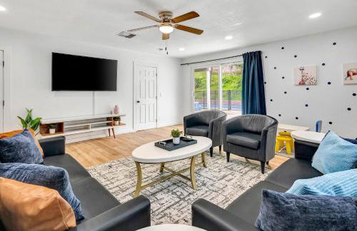 Modern Family Home w/Pool and Hot Tub - Foto 1