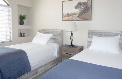 Mountain-view condo with incredible sunset views, pool, hot tub & grill - Foto 19