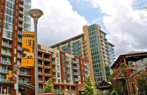 Penthouse Luxury with Pool Patio and City View plus Walk to Broadway - Foto 52