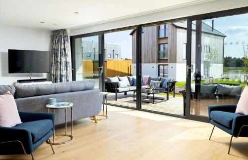 Lakeside property with spa access on a nature reserve Kirrin Barn BV26 - Photo 7